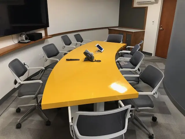 cunningham-curved-table