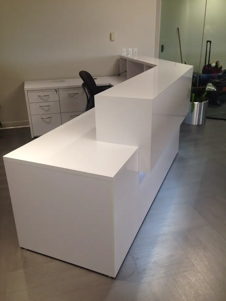 emerald-ar-reception-desk