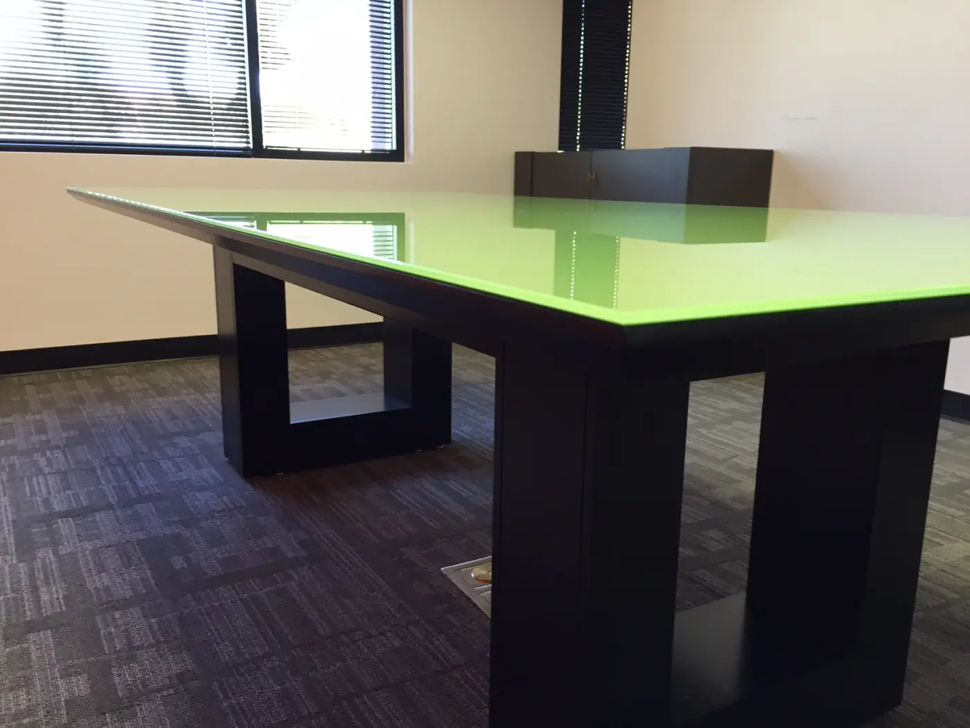 green-prism-table-sonobello-2